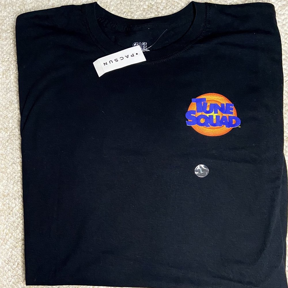 NWT BLACK SPACE JAM / TUNE SQUAD GRAPHIC TEE 25TH ANNIVERSARY (M & L)